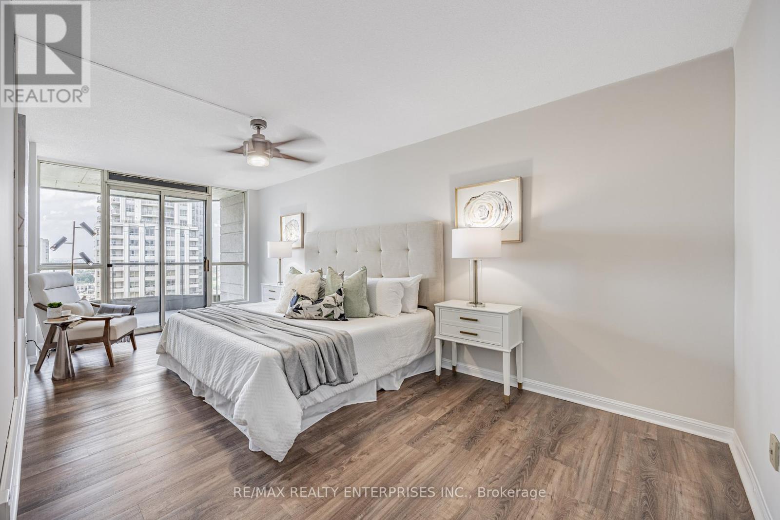 Photo 13 of 2213 55 Kingsbridge Garden Circle, Mississauga ON