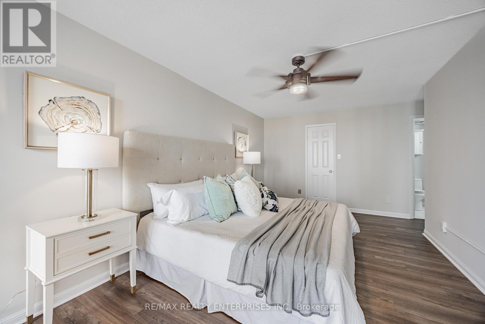 Photo 30 of 2213 55 Kingsbridge Garden Circle, Mississauga ON