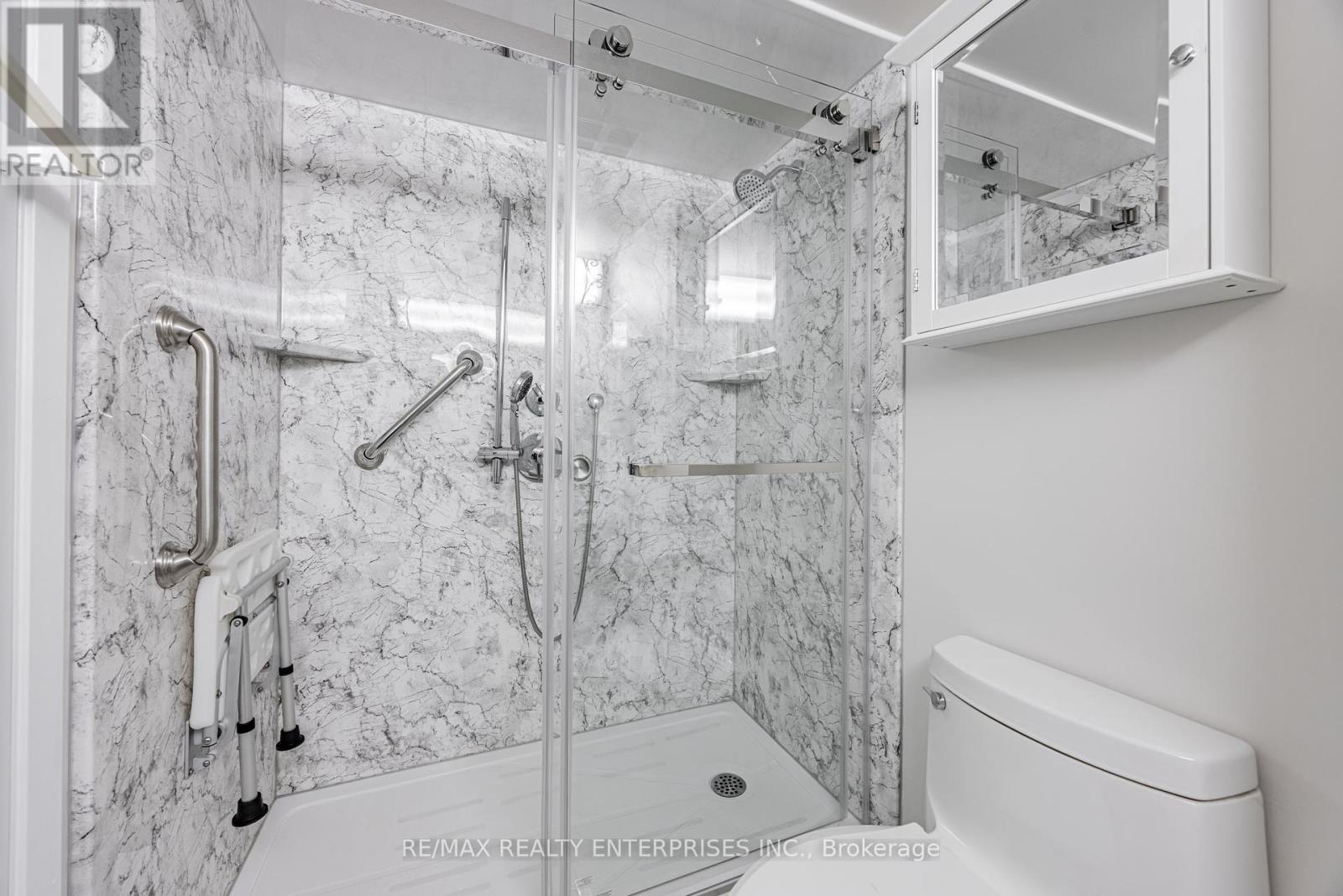 Photo 11 of 2213 55 Kingsbridge Garden Circle, Mississauga ON