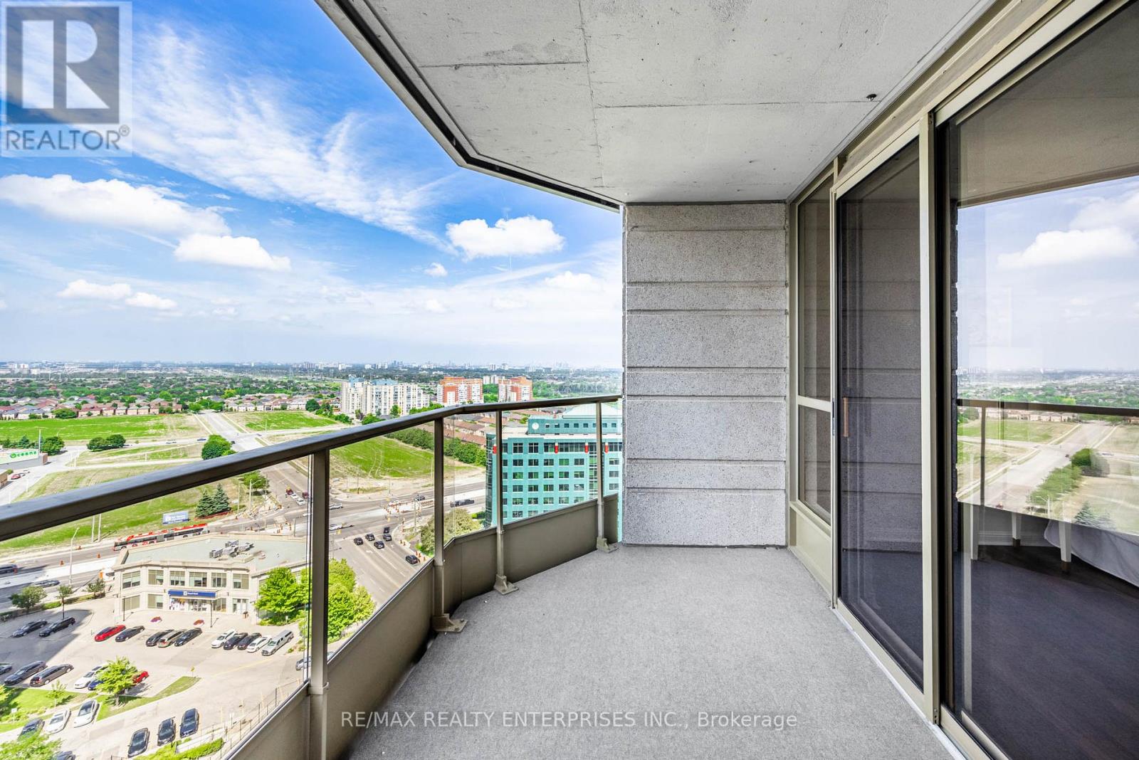 Photo 10 of 2213 55 Kingsbridge Garden Circle, Mississauga ON
