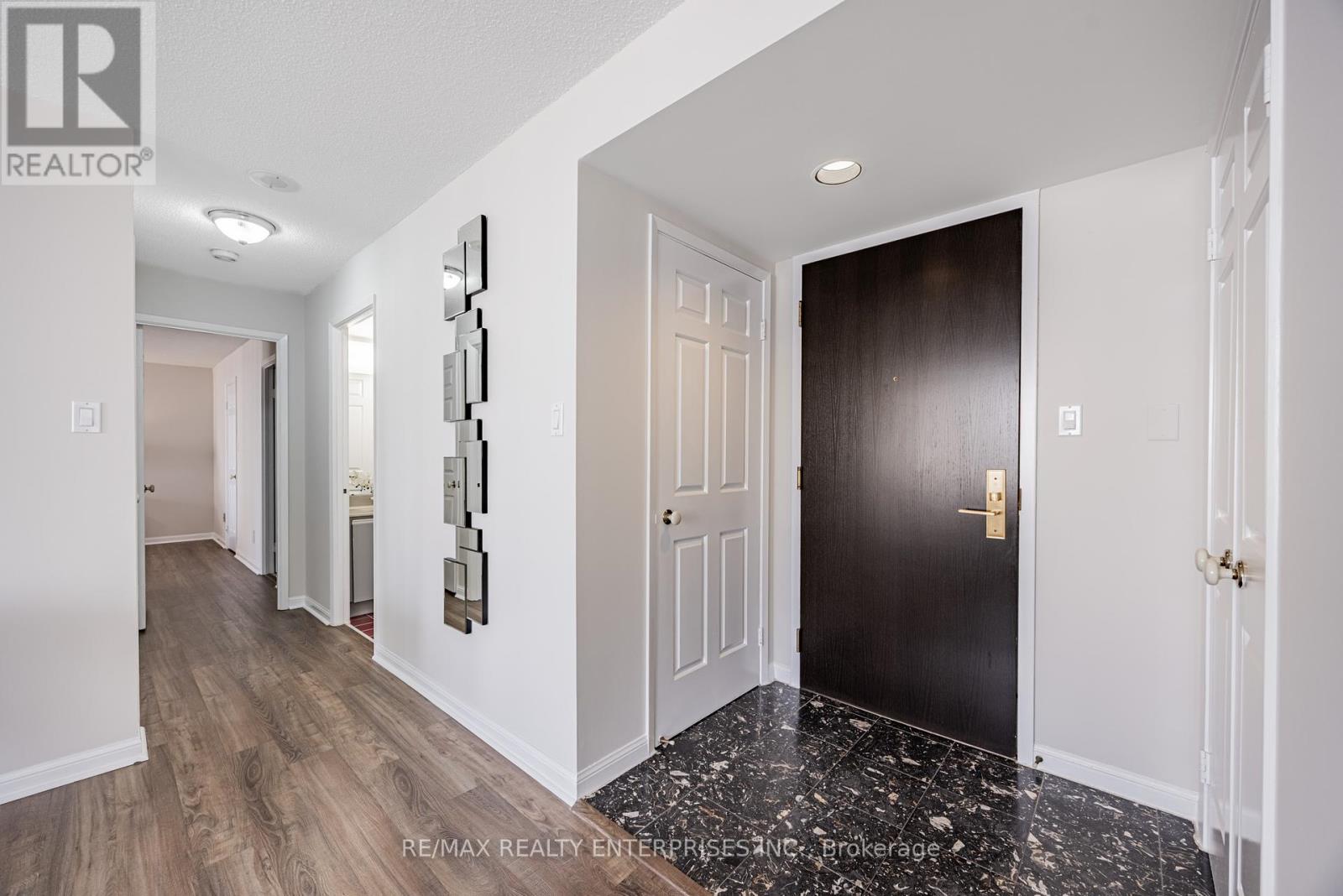 Photo 14 of 2213 55 Kingsbridge Garden Circle, Mississauga ON