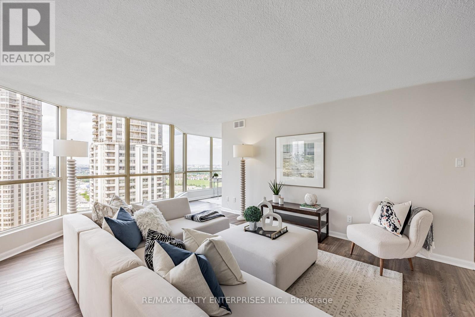 Photo 16 of 2213 55 Kingsbridge Garden Circle, Mississauga ON