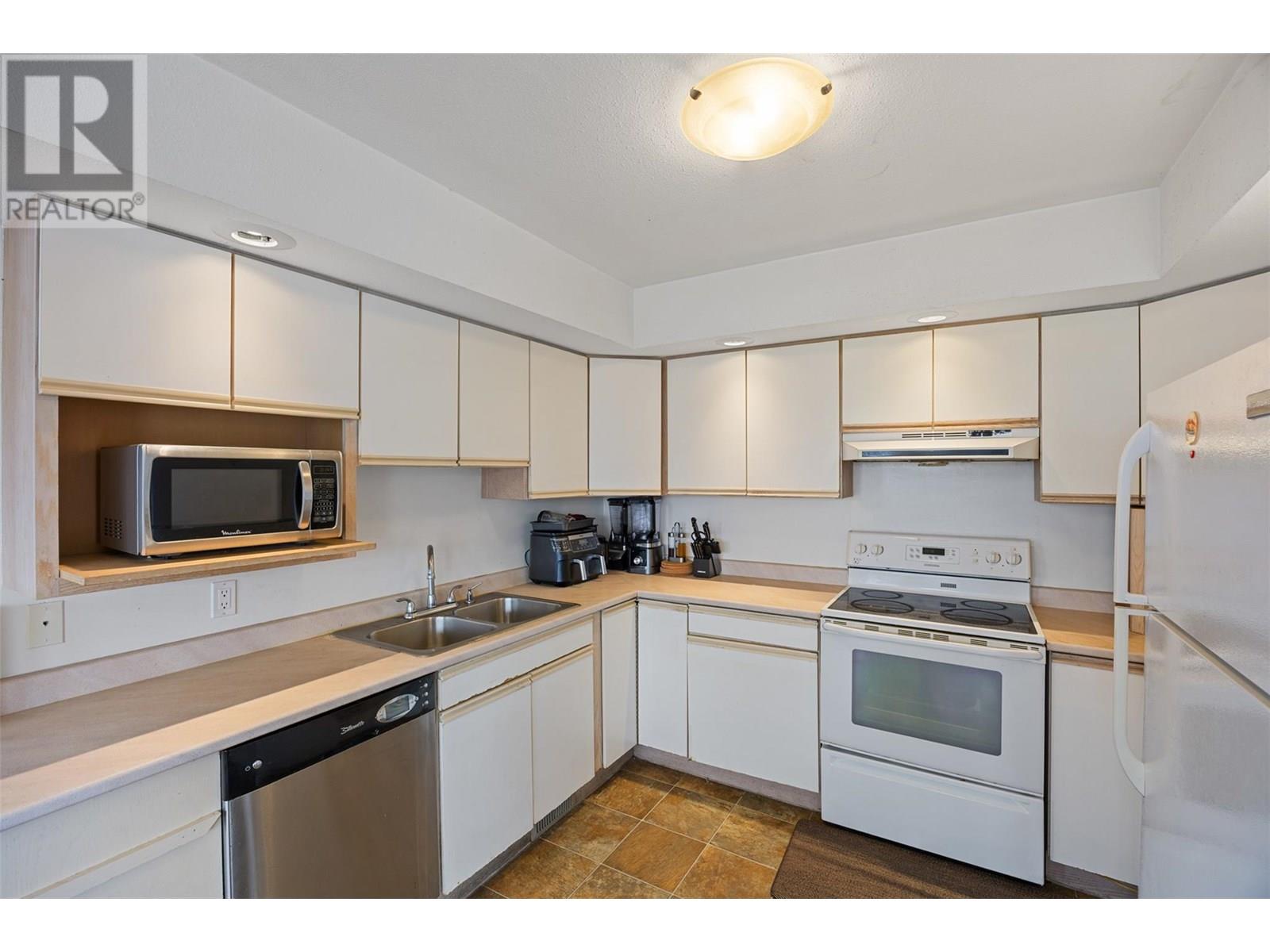 Photo 21 of 607 Lombard Street, Kamloops BC