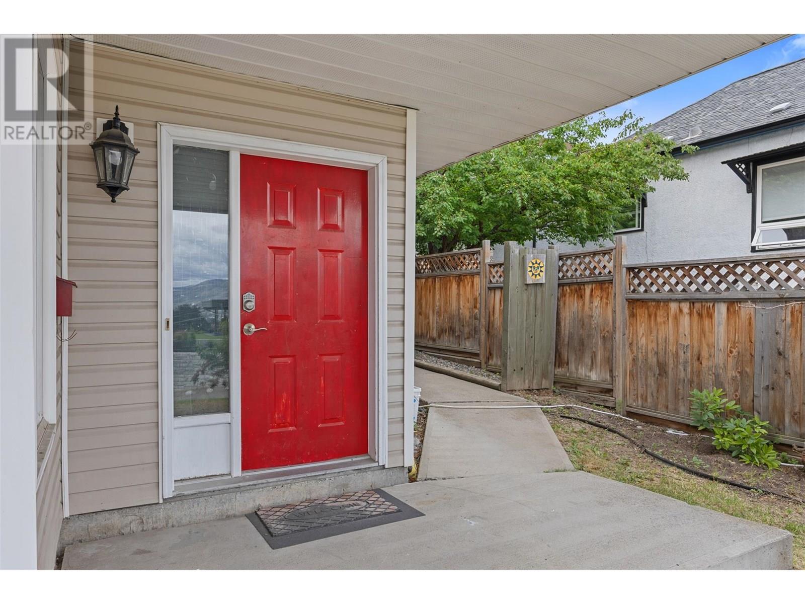 Photo 10 of 607 Lombard Street, Kamloops BC