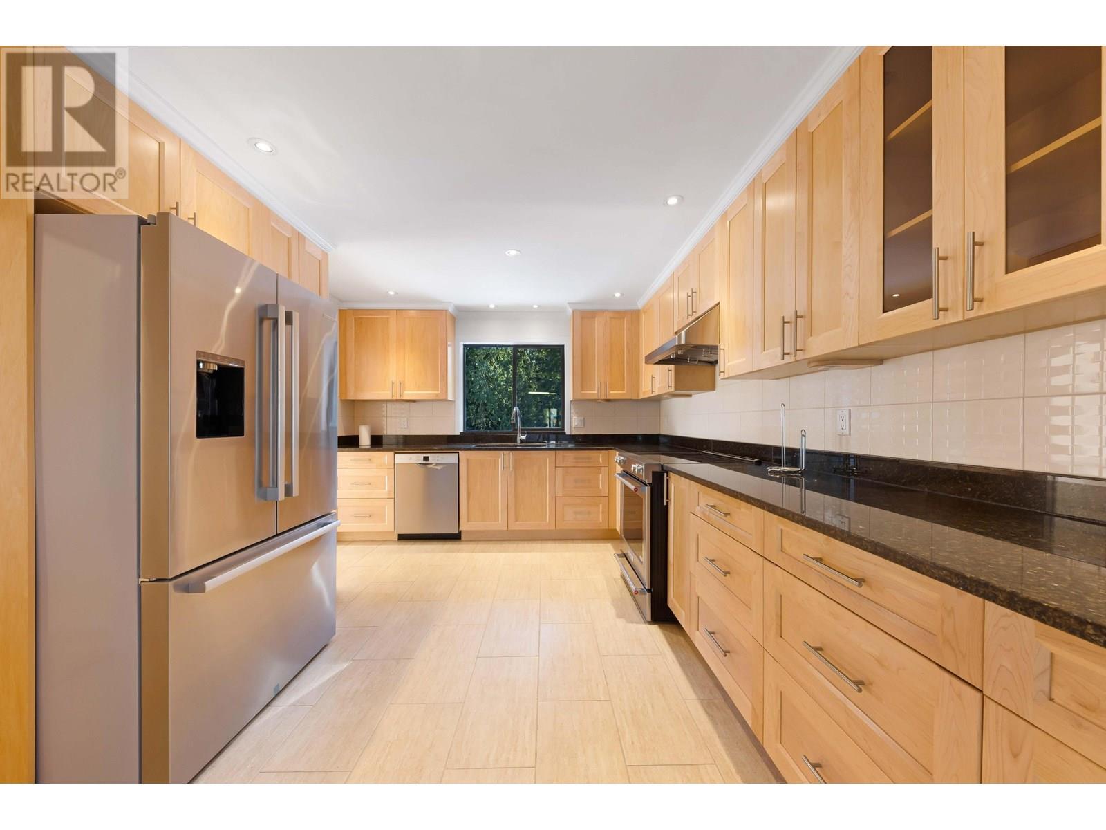 Photo 9 of 1273 Lynwood Avenue, Port Coquitlam BC