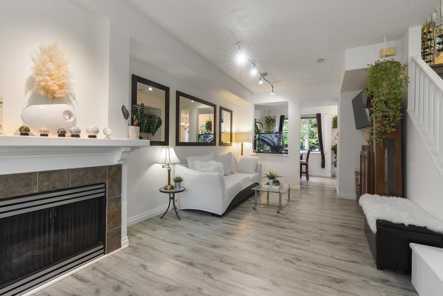 Photo 4 of 7 6445 Rosebury Lane, Surrey BC