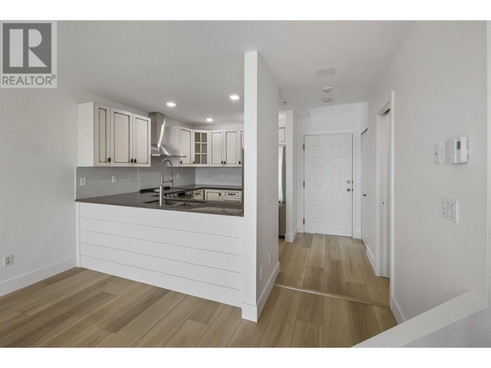 Photo 9 of 209 22356 Mcintosh Avenue, Maple Ridge BC