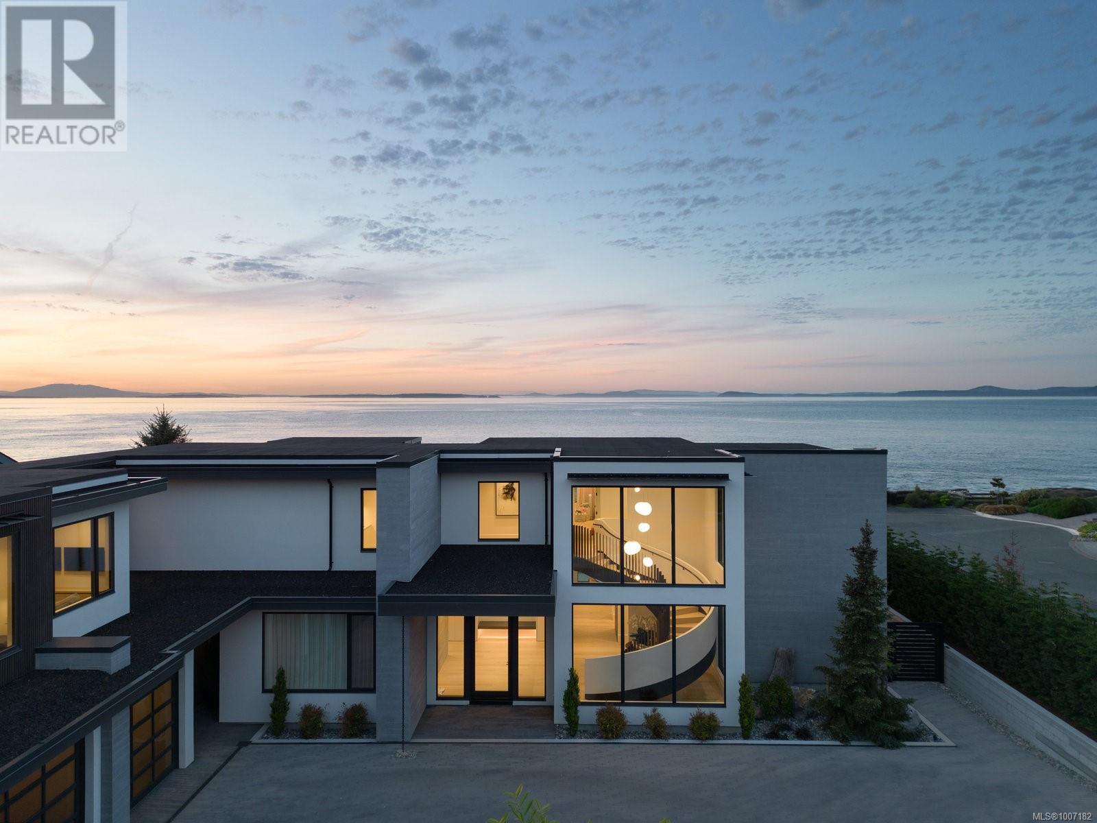  4040 White Rock Street, Saanich