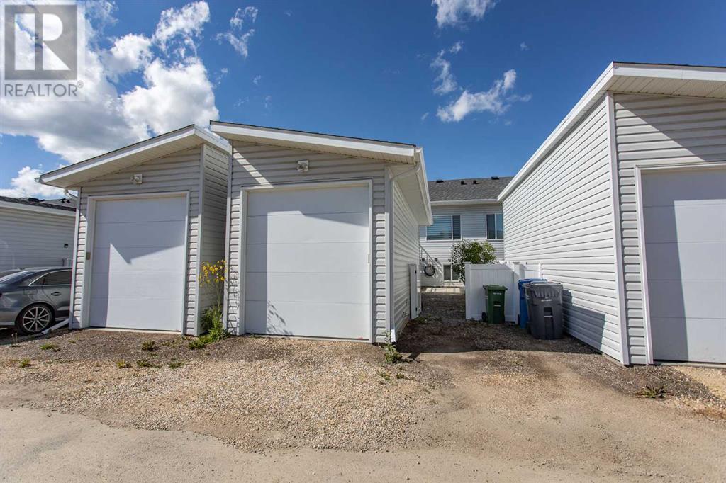 Single Family House Bi-level for Sale in  Ellington Crescent Evergreen Red Deer 