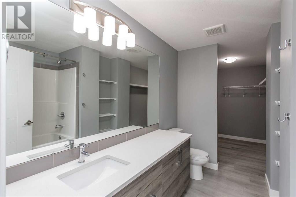 Single Family House Bi-level for Sale in  Ellington Crescent Evergreen Red Deer 