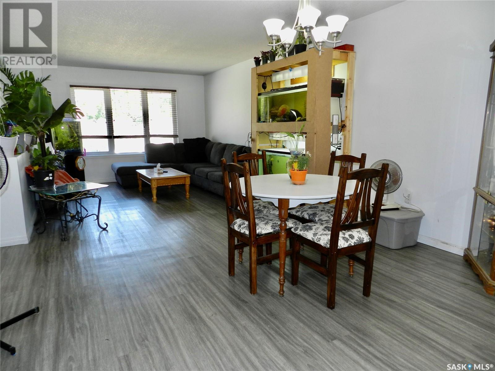Photo 9 of 907 Ominica Street E, Moose Jaw SK
