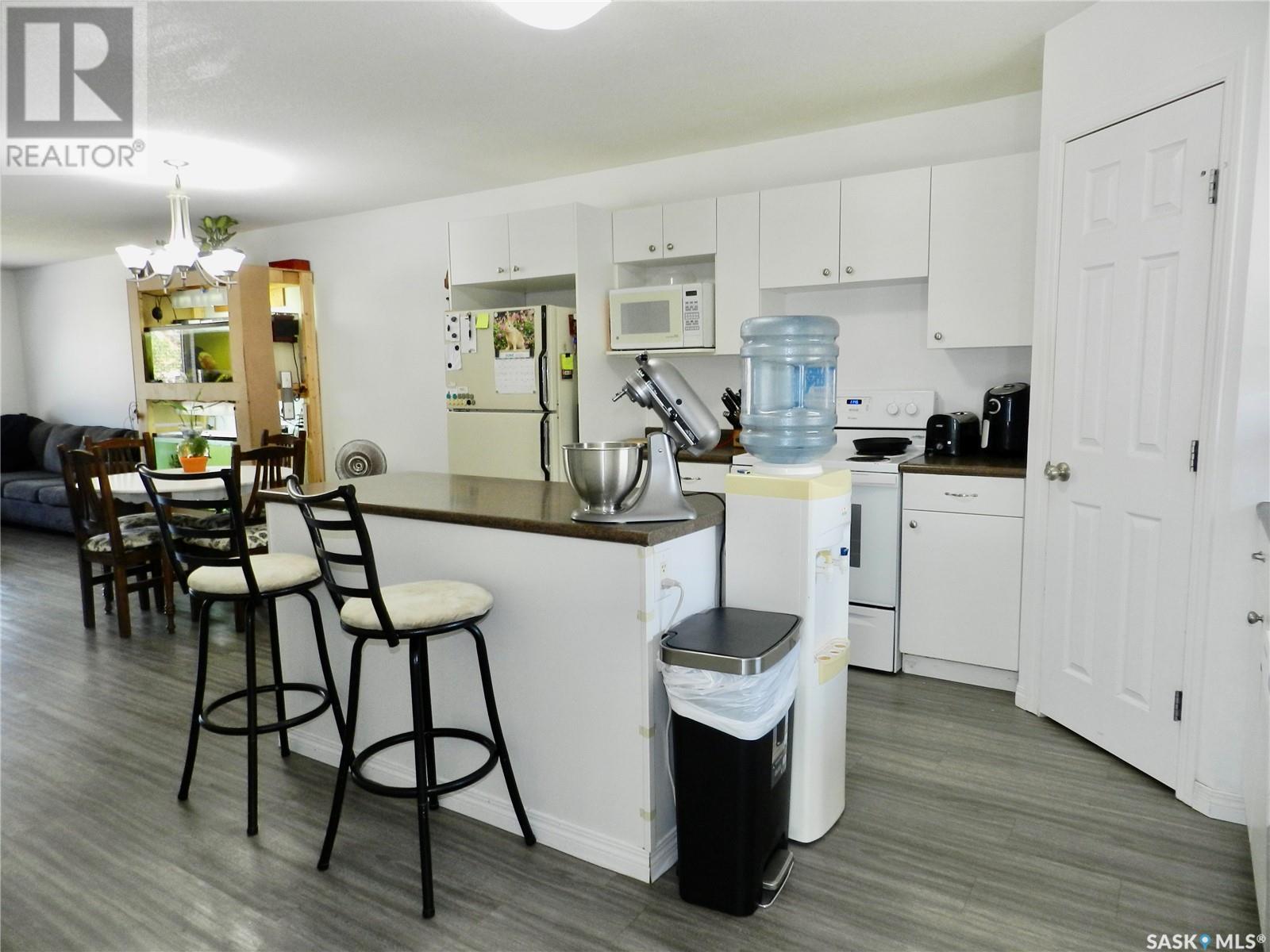 Photo 11 of 907 Ominica Street E, Moose Jaw SK