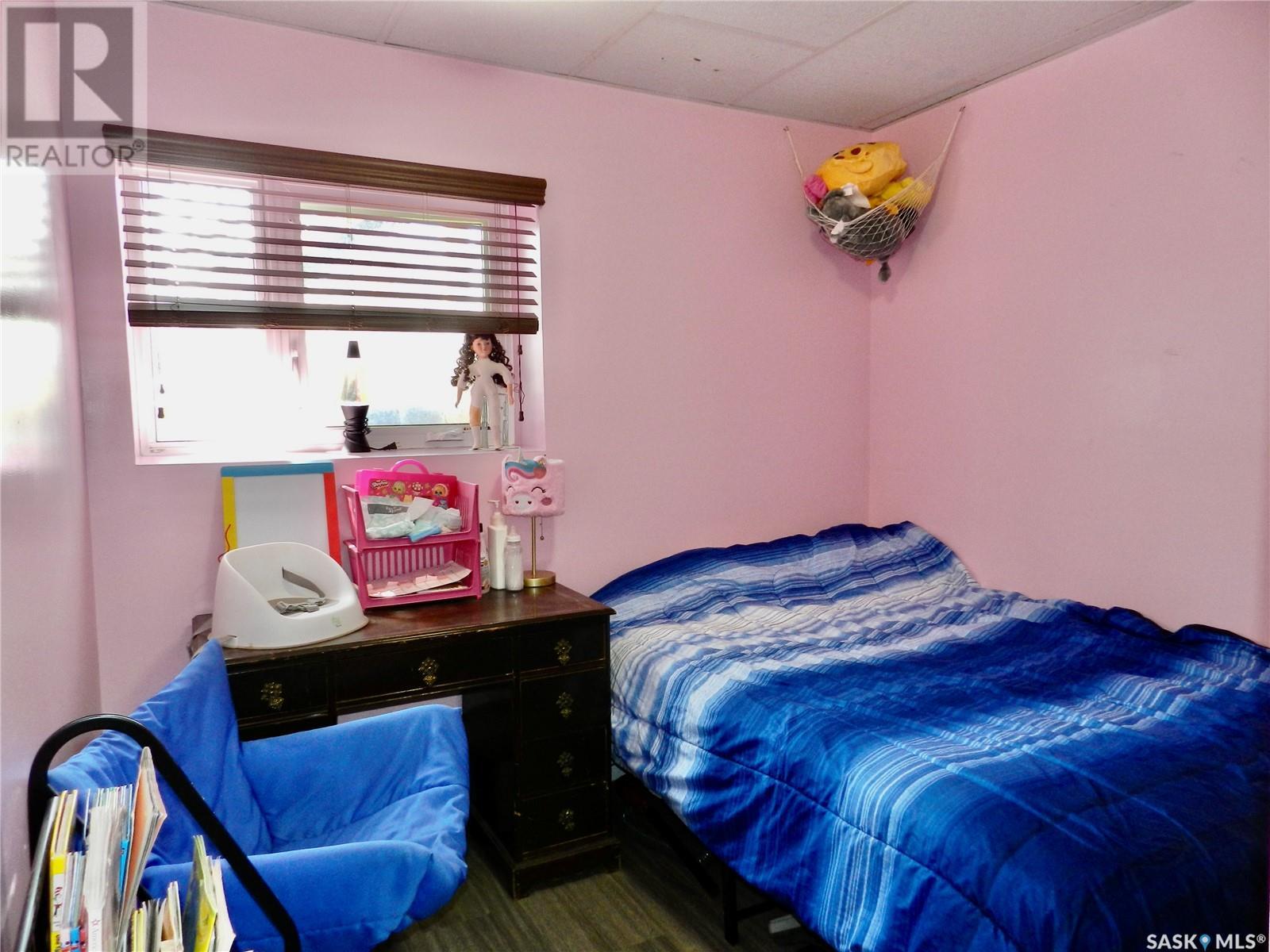 Photo 15 of 907 Ominica Street E, Moose Jaw SK