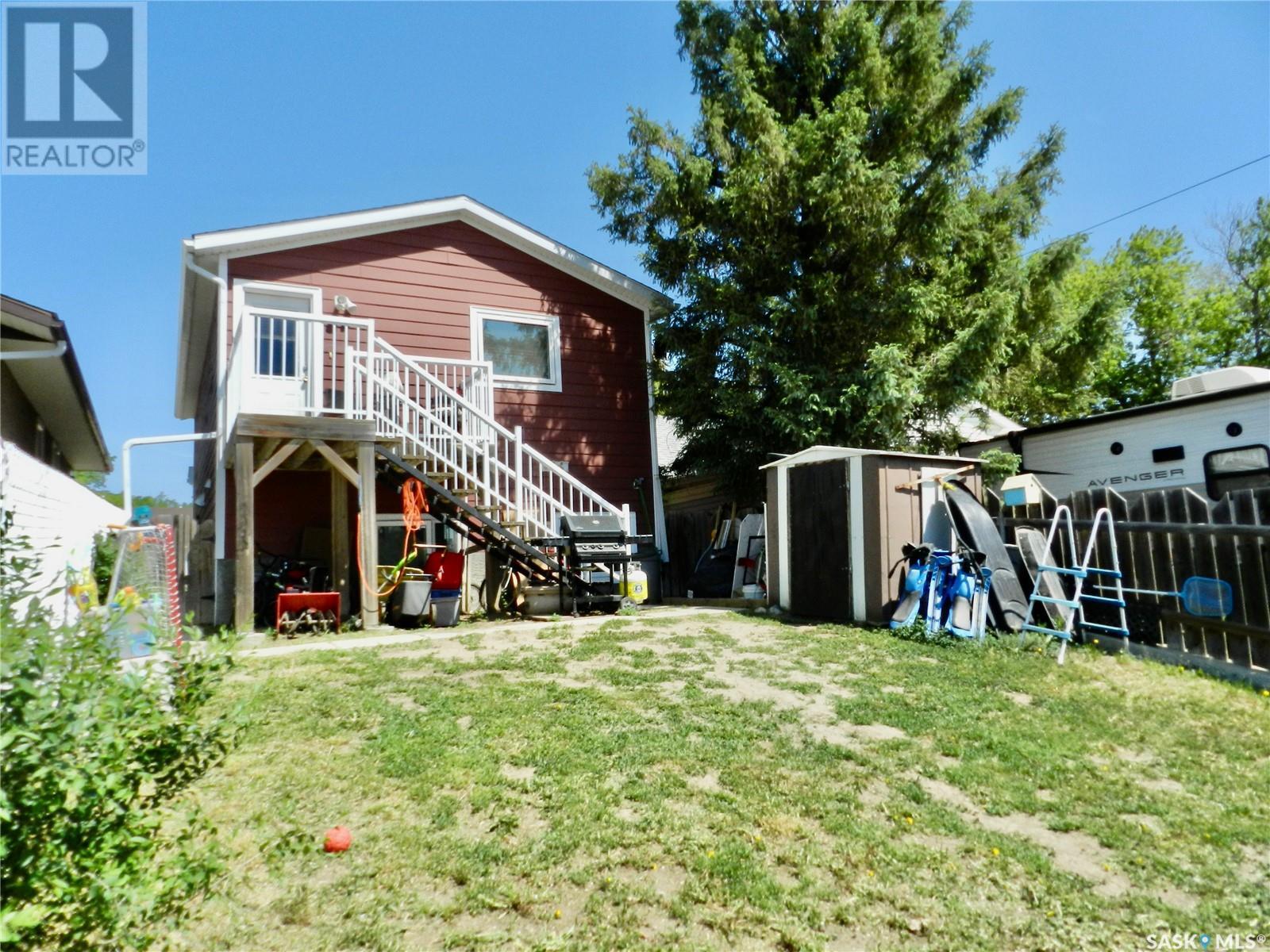 Photo 21 of 907 Ominica Street E, Moose Jaw SK