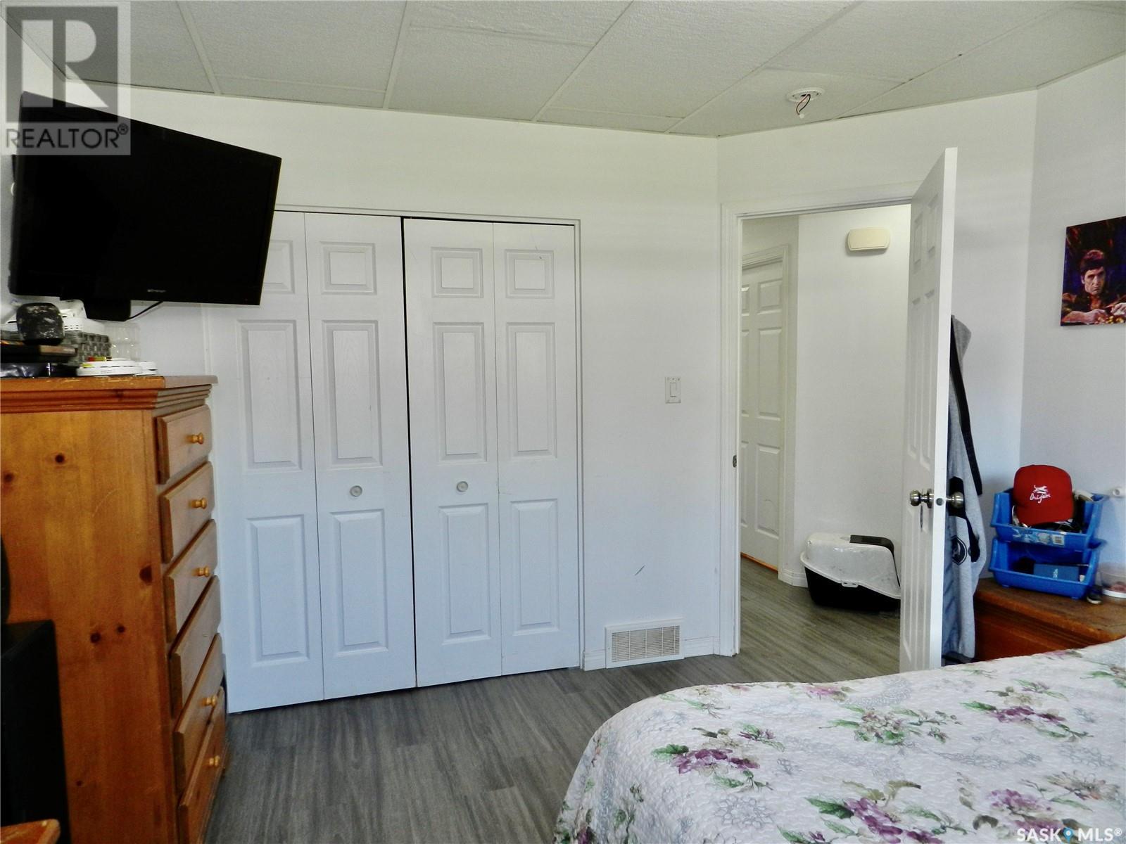 Photo 3 of 907 Ominica Street E, Moose Jaw SK