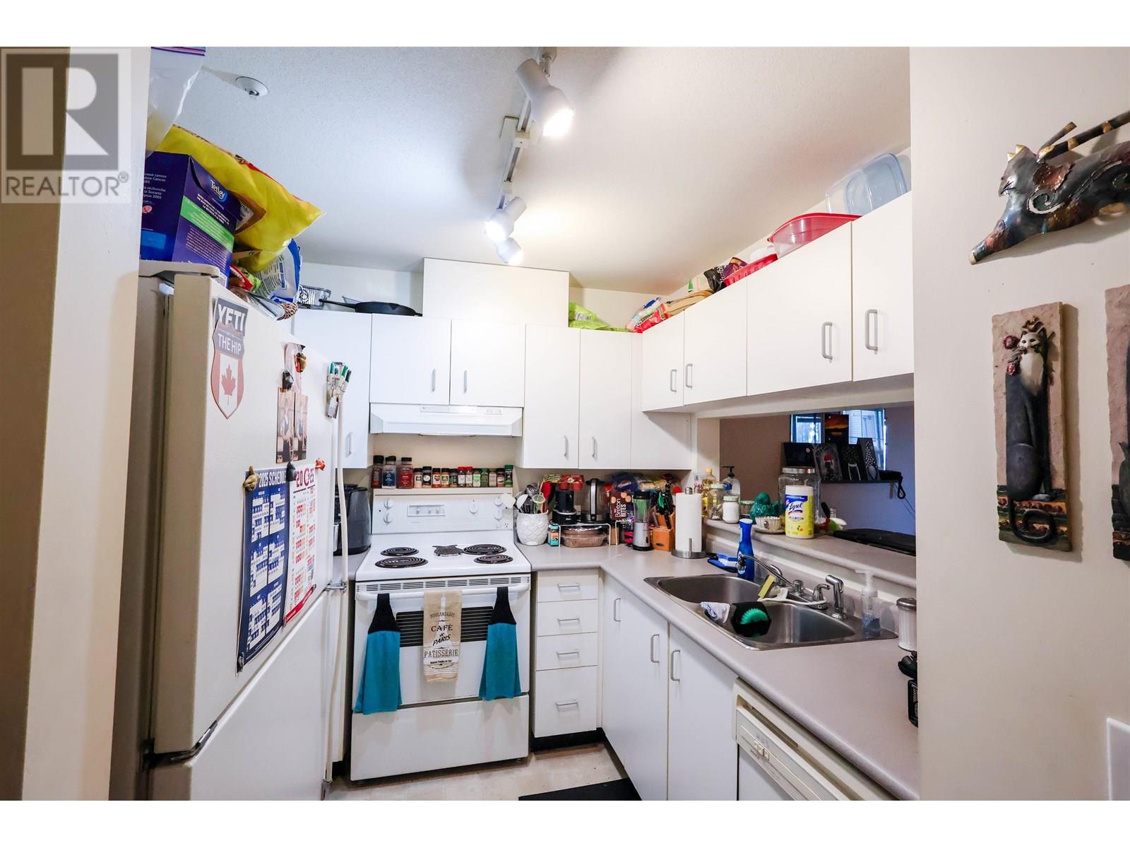Photo 2 of 205 723 Twelfth Street, New Westminster BC