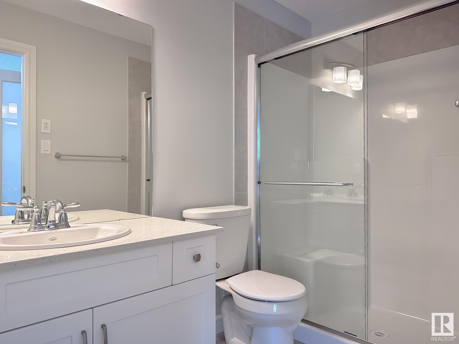 Photo 5 of 21031 25 Av Nw, Edmonton AB