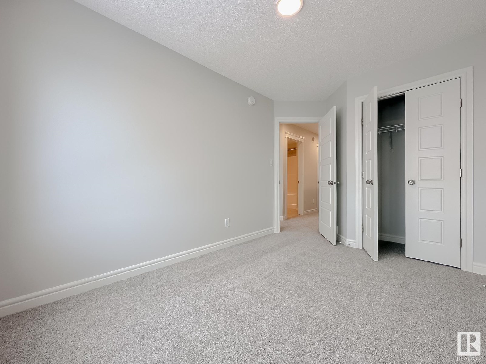 Photo 13 of 21031 25 Av Nw, Edmonton AB