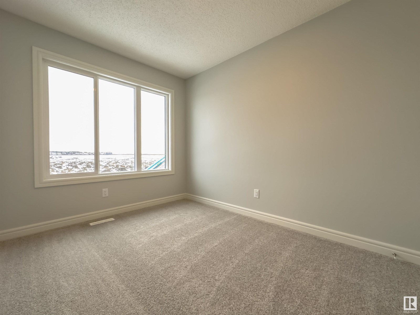 Photo 14 of 21031 25 Av Nw, Edmonton AB