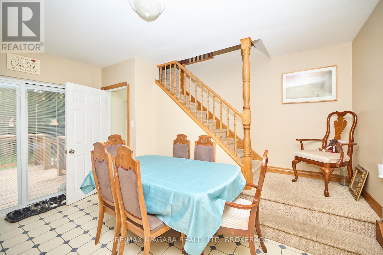 Photo 5 of 6100 Sidney Street, Niagara Falls ON