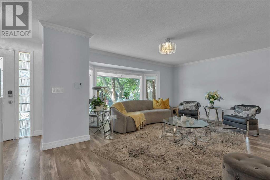 Single Family House 4 Level for Sale in  Templeridge Bay NE Temple Calgary 