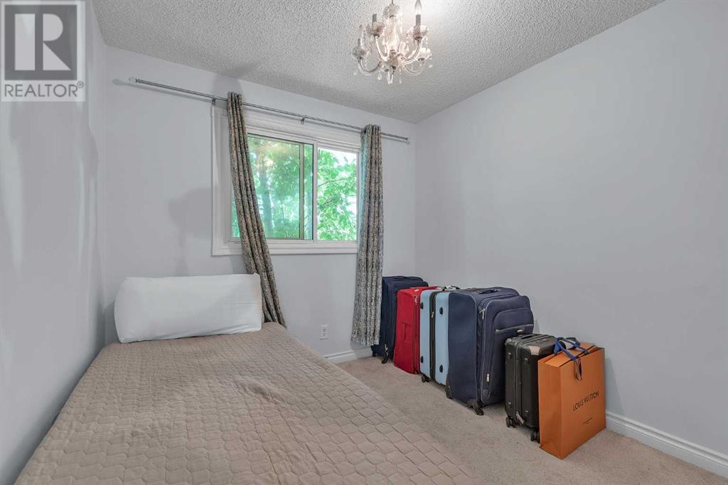 Single Family House 4 Level for Sale in  Templeridge Bay NE Temple Calgary 