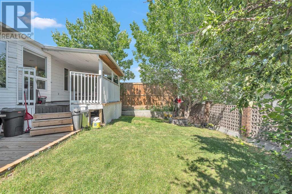 Single Family House 4 Level for Sale in  Templeridge Bay NE Temple Calgary 