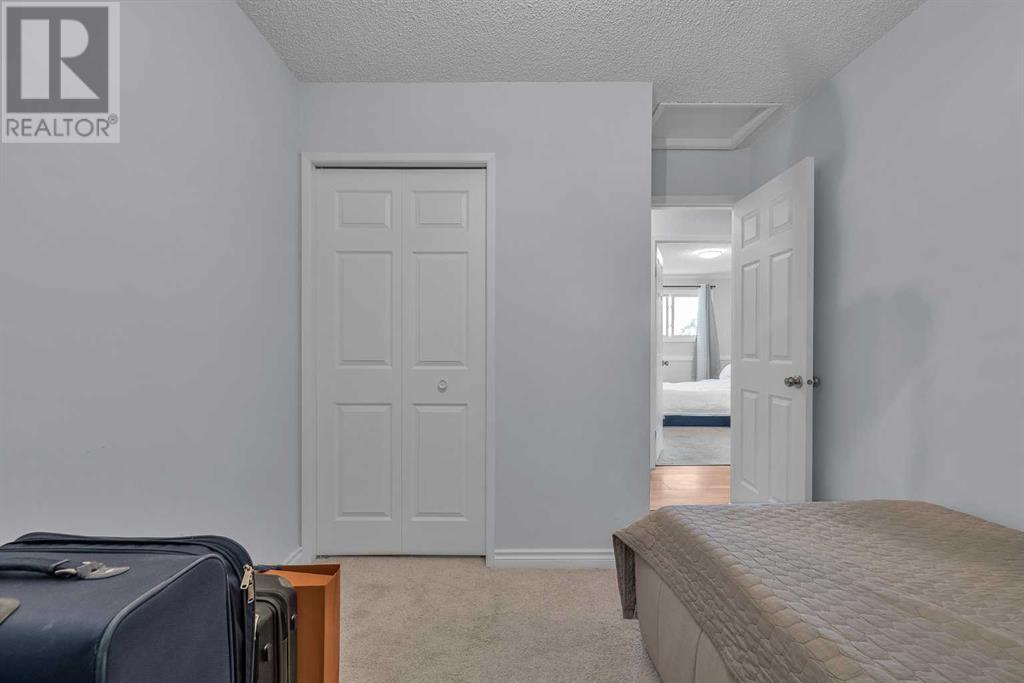 Single Family House 4 Level for Sale in  Templeridge Bay NE Temple Calgary 