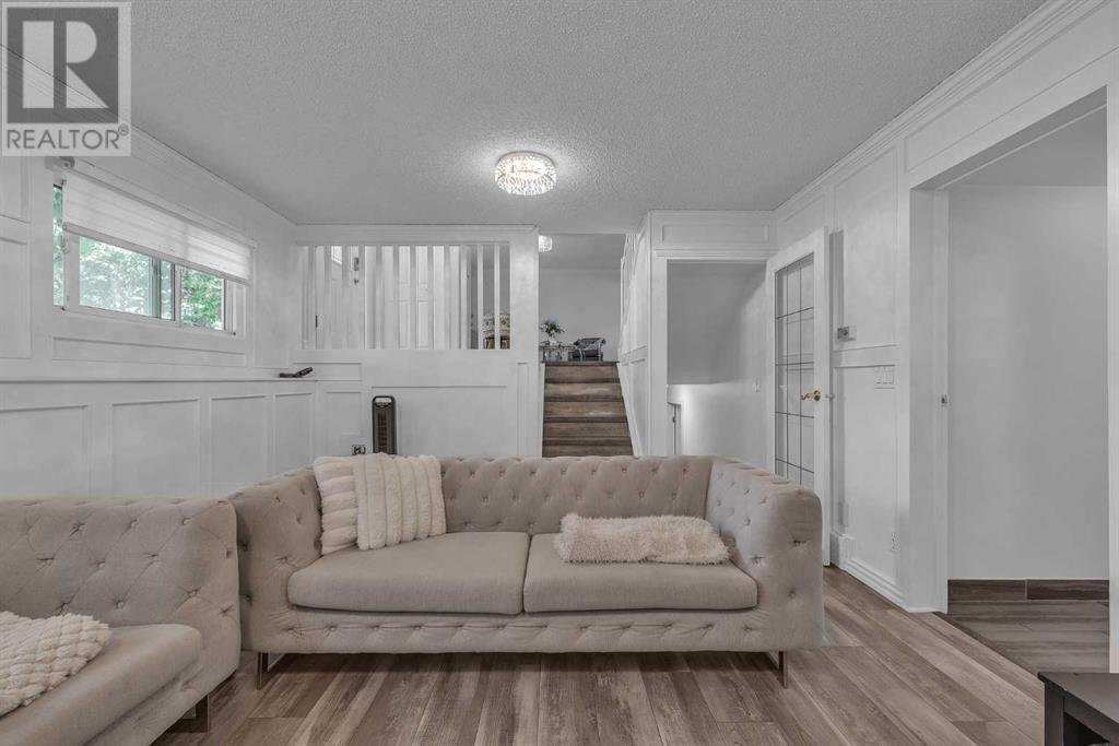 Single Family House 4 Level for Sale in  Templeridge Bay NE Temple Calgary 