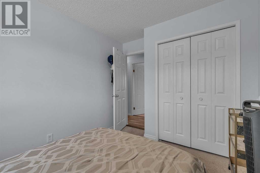 Single Family House 4 Level for Sale in  Templeridge Bay NE Temple Calgary 