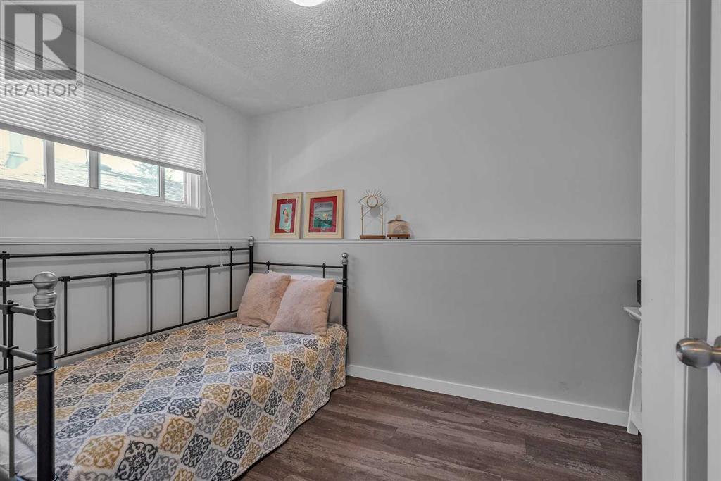 Single Family House 4 Level for Sale in  Templeridge Bay NE Temple Calgary 