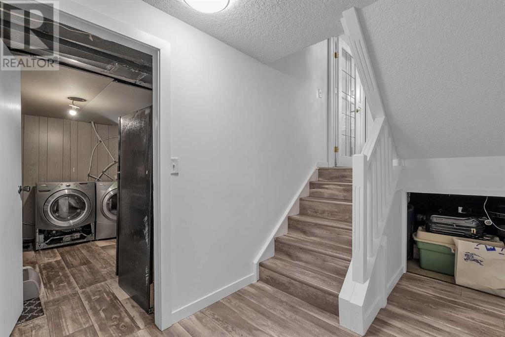 Single Family House 4 Level for Sale in  Templeridge Bay NE Temple Calgary 