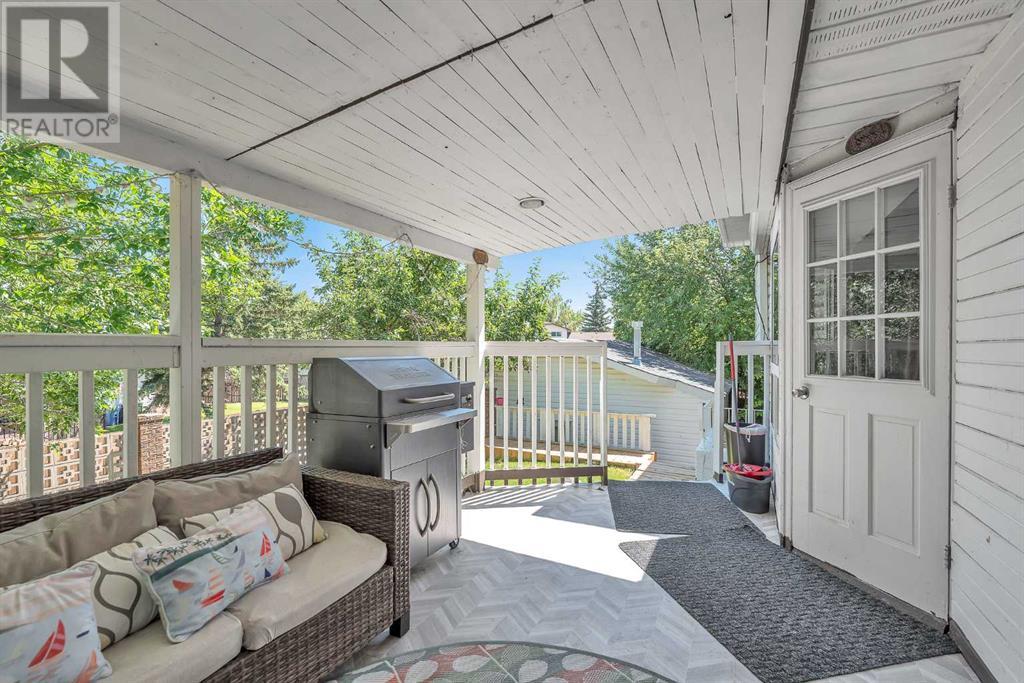 Single Family House 4 Level for Sale in  Templeridge Bay NE Temple Calgary 