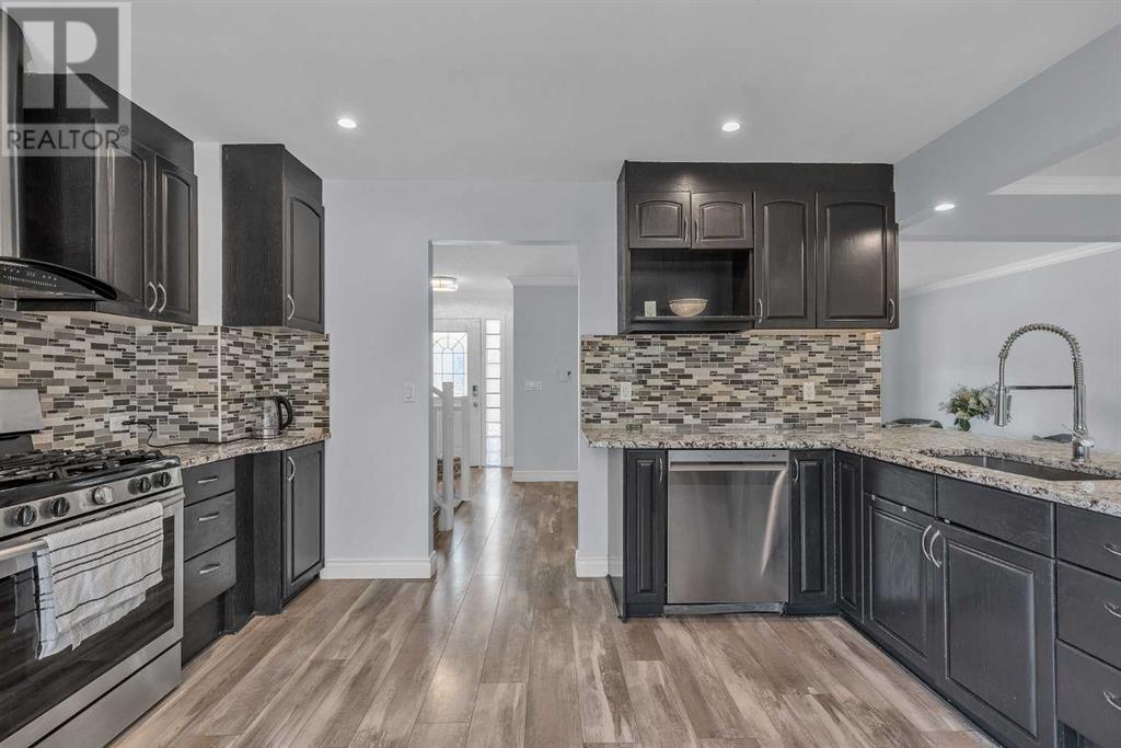 Single Family House 4 Level for Sale in  Templeridge Bay NE Temple Calgary 