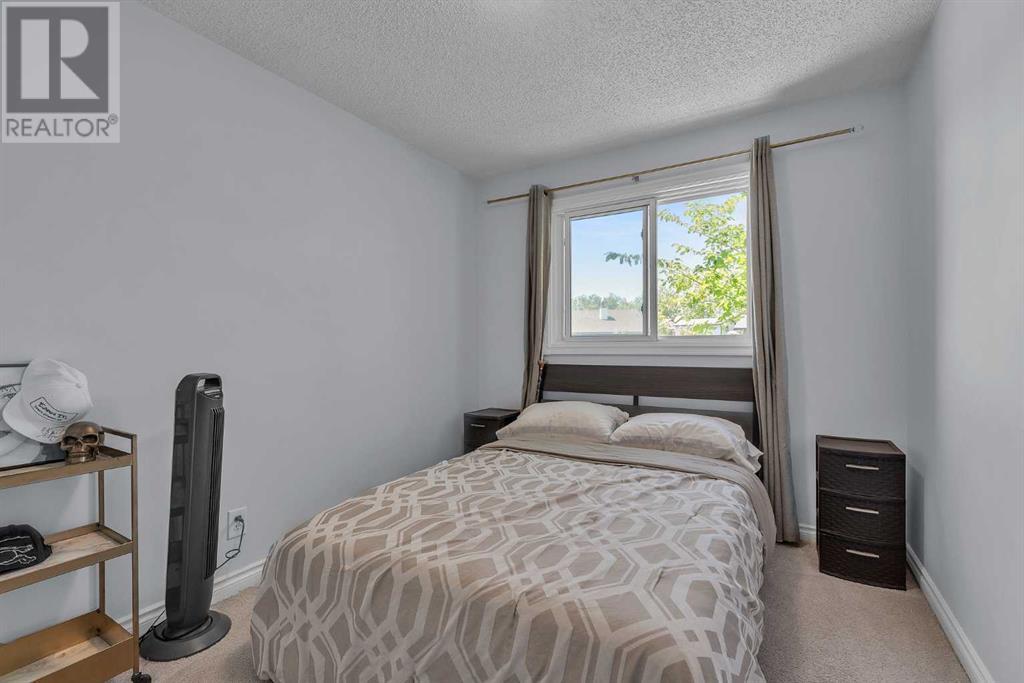 Single Family House 4 Level for Sale in  Templeridge Bay NE Temple Calgary 