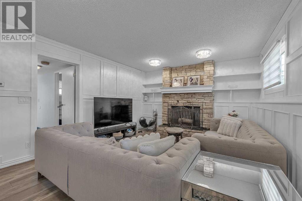 Single Family House 4 Level for Sale in  Templeridge Bay NE Temple Calgary 