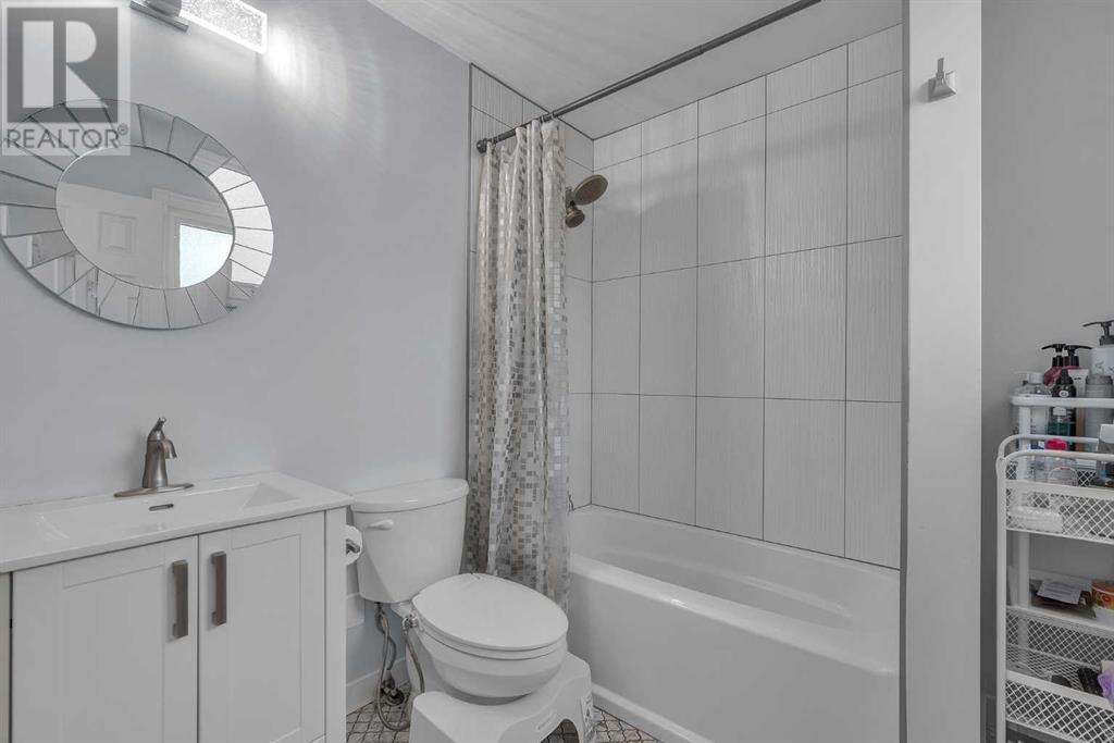 Single Family House 4 Level for Sale in  Templeridge Bay NE Temple Calgary 
