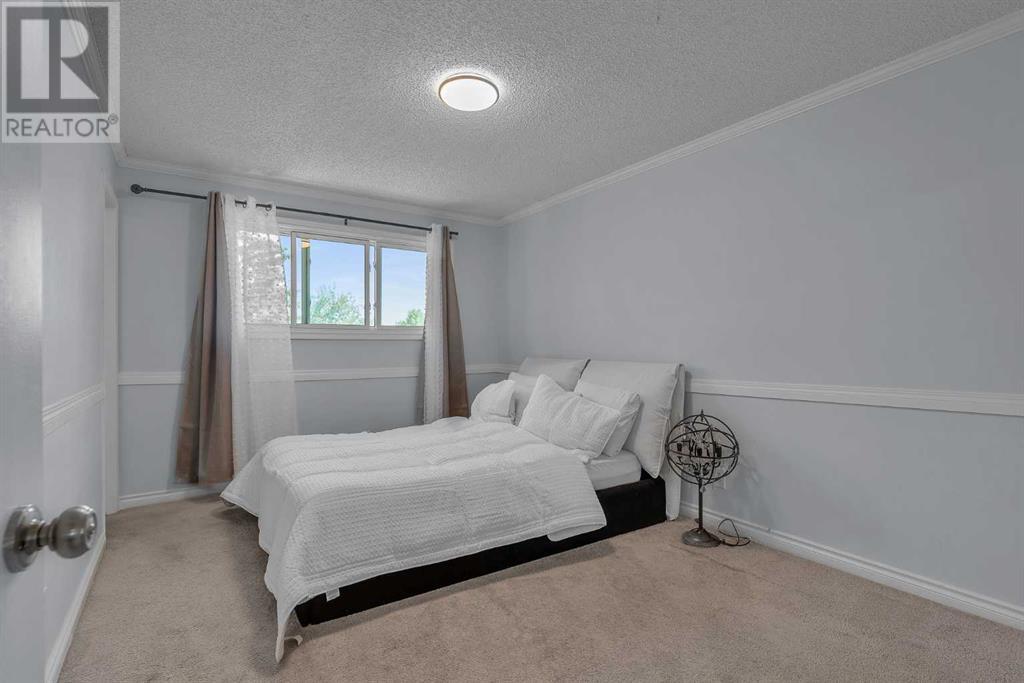Single Family House 4 Level for Sale in  Templeridge Bay NE Temple Calgary 