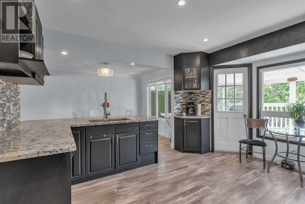 Single Family House 4 Level for Sale in  Templeridge Bay NE Temple Calgary 
