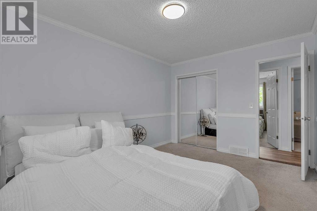 Single Family House 4 Level for Sale in  Templeridge Bay NE Temple Calgary 
