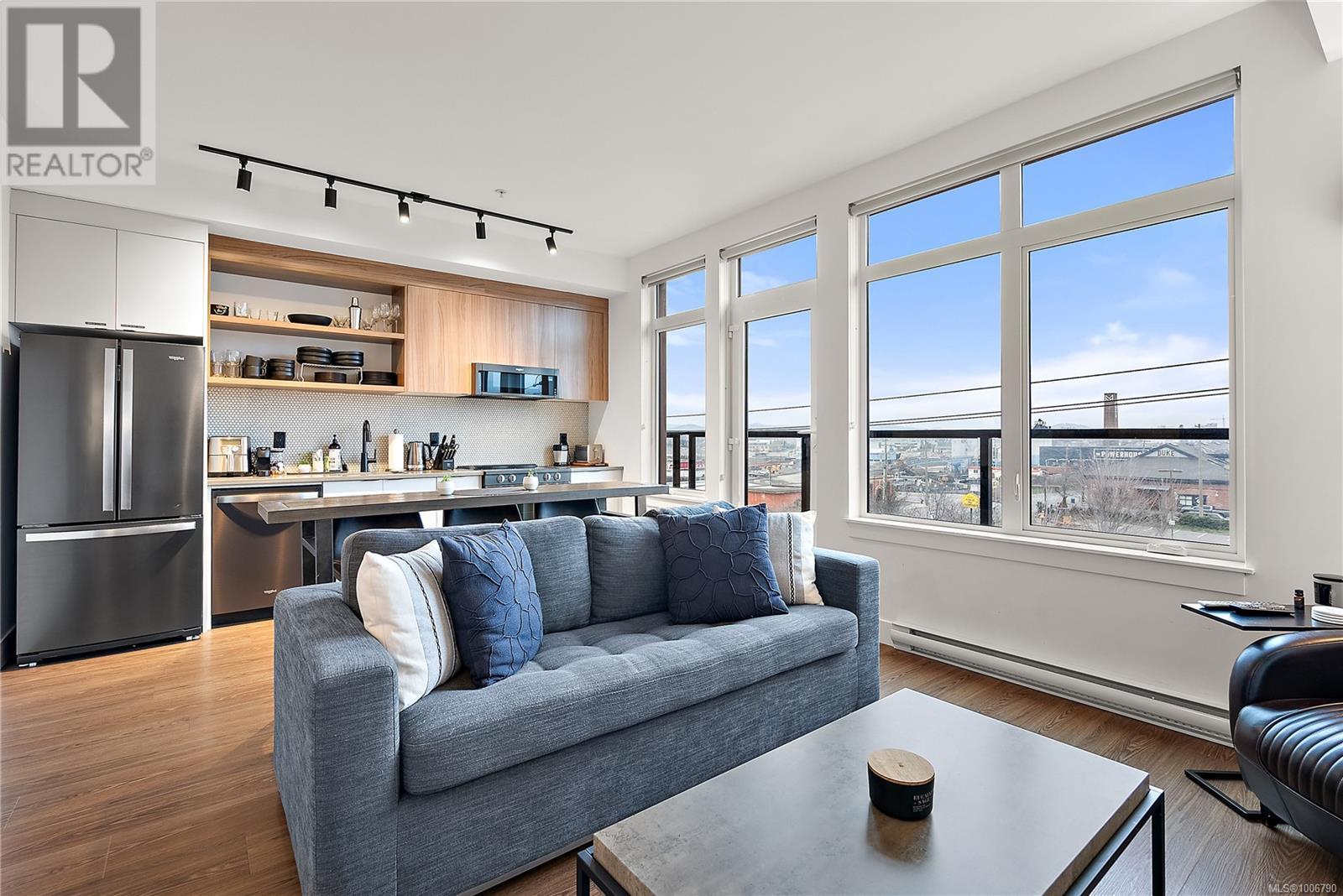 #415 515 CHATHAM ST - Image 1