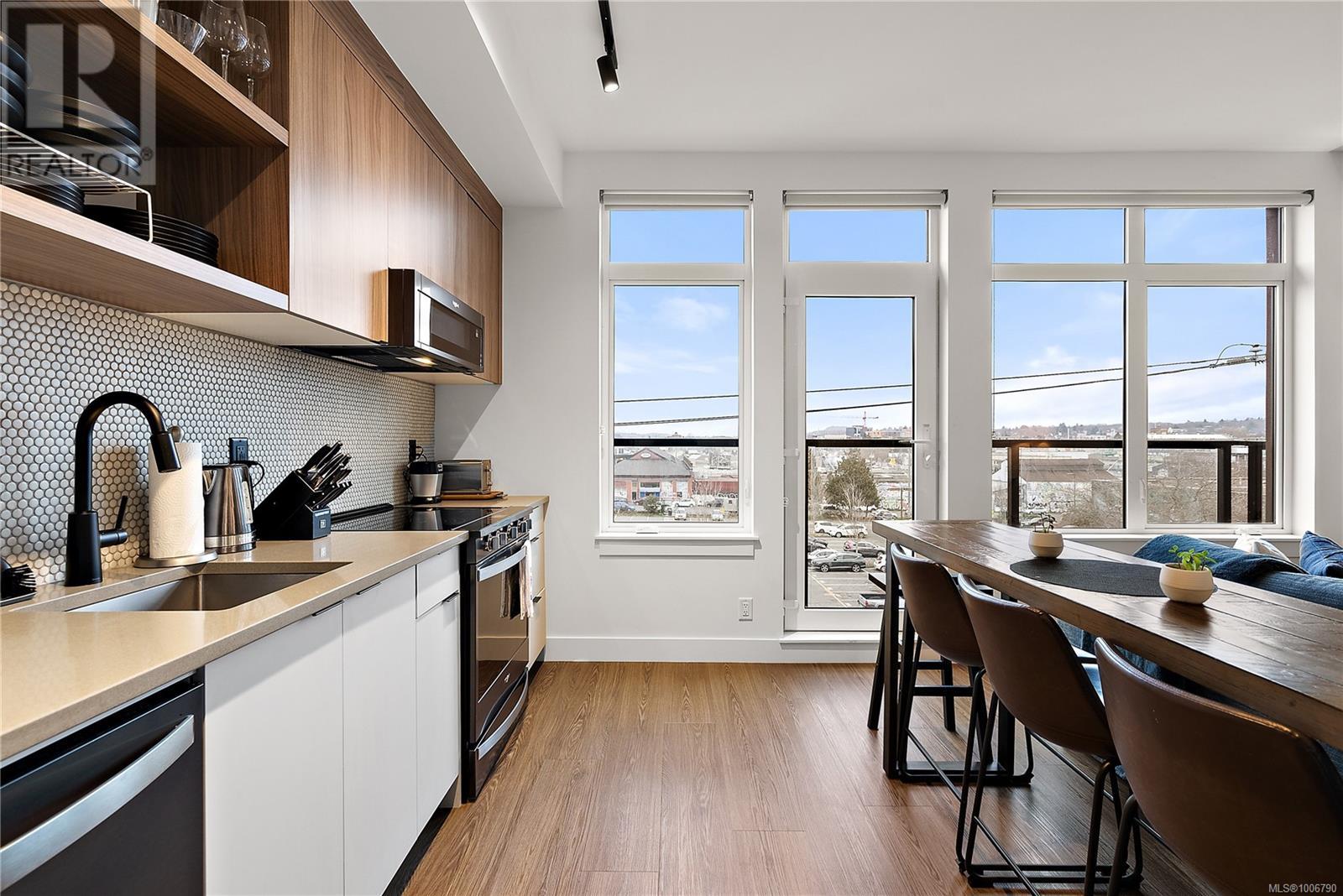 #415 515 CHATHAM ST - Image 4