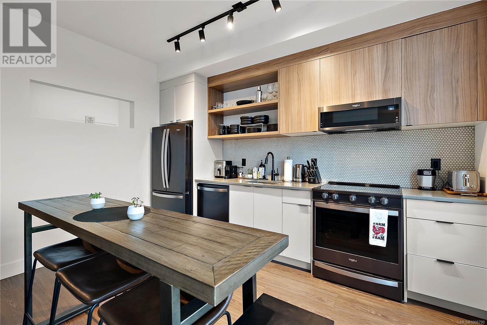 #415 515 CHATHAM ST - Image 5
