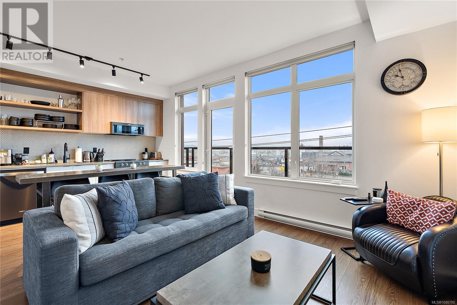 #415 515 CHATHAM ST - Image 8