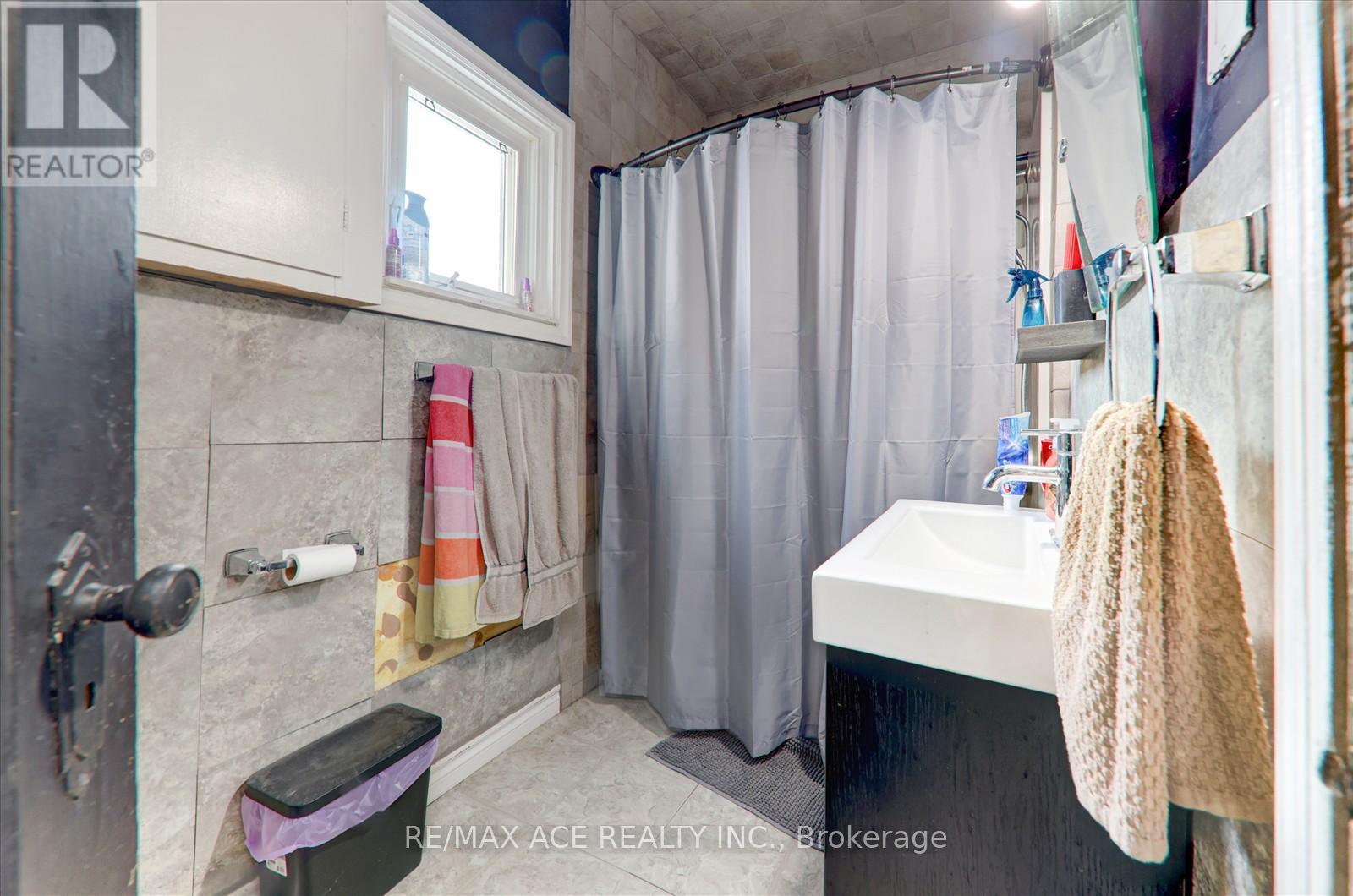 Photo 3 of 304 West Scugog Lane, Clarington ON