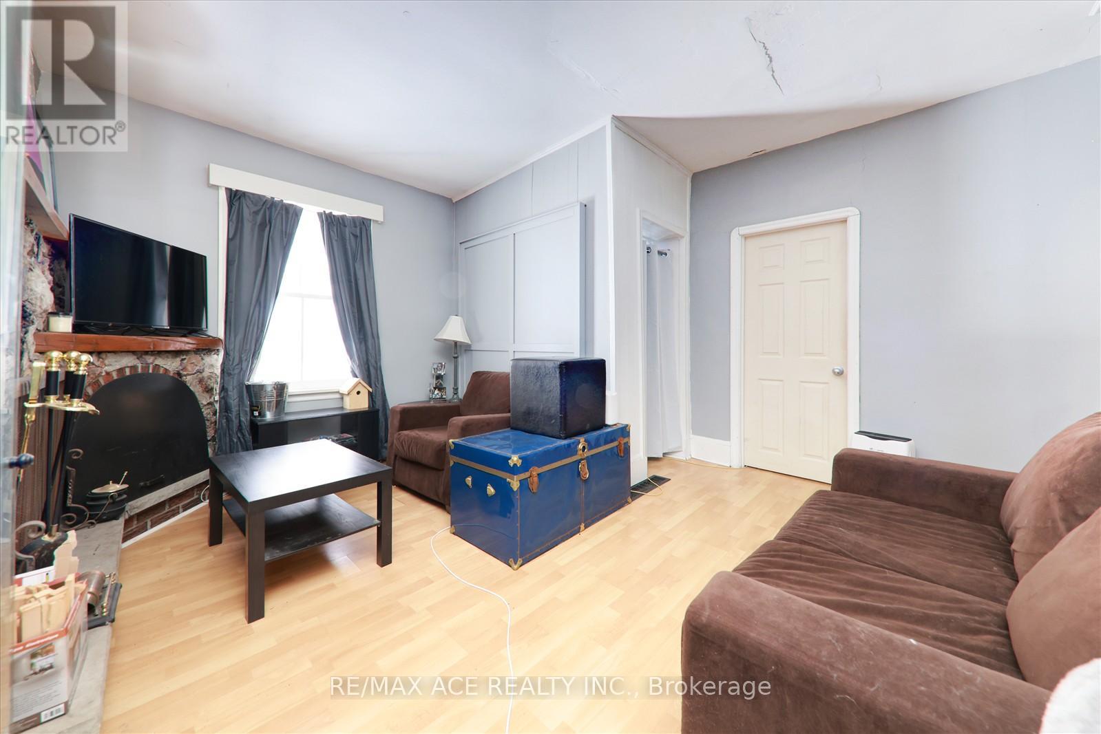 Photo 2 of 304 West Scugog Lane, Clarington ON