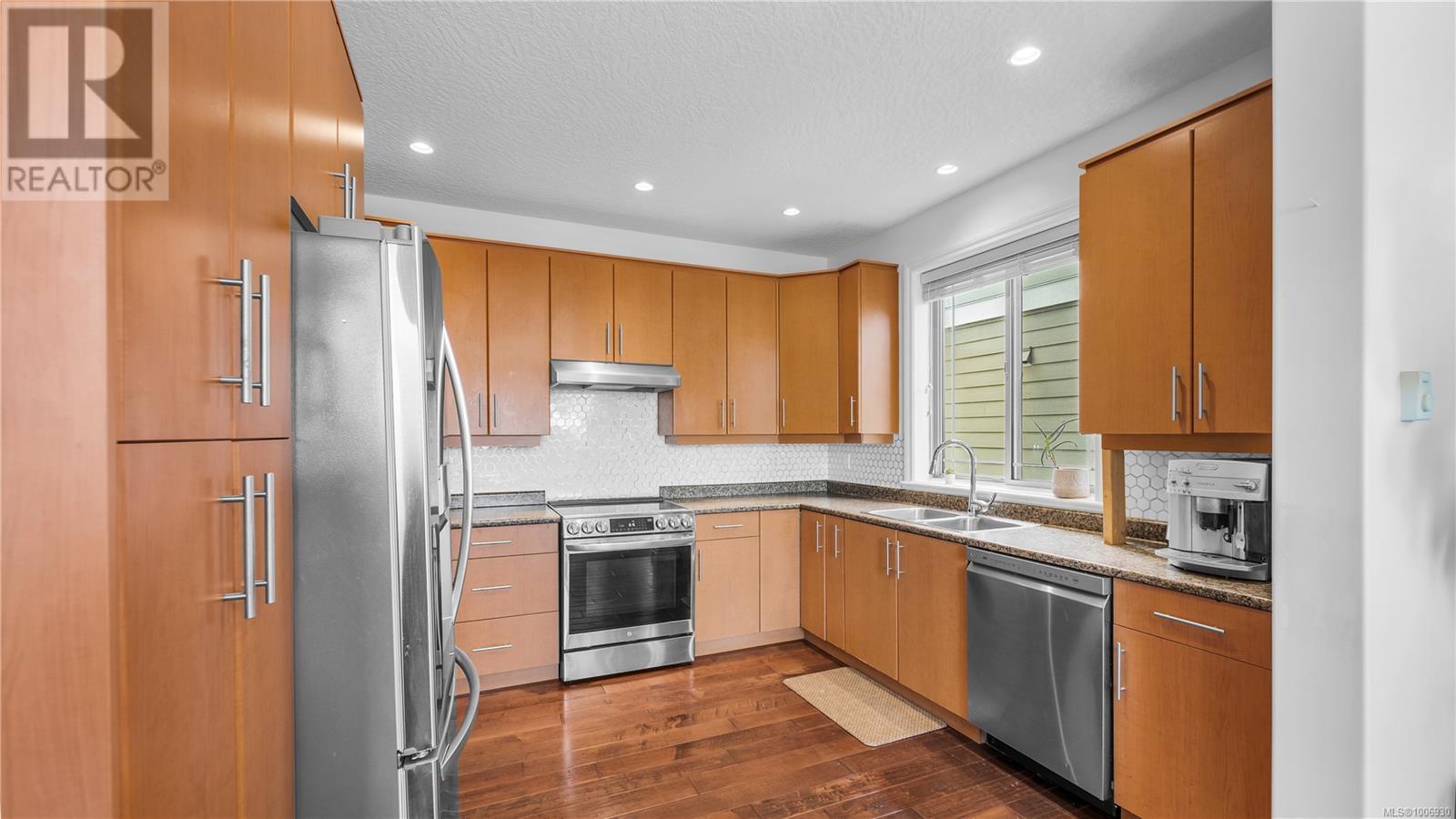 Photo 4 of 108 6591 Arranwood Dr, Sooke BC