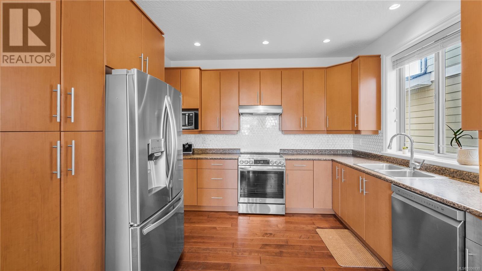 Photo 6 of 108 6591 Arranwood Dr, Sooke BC