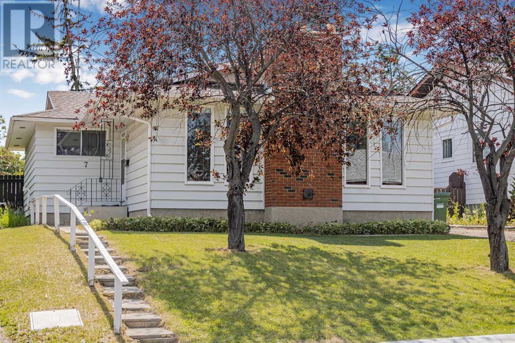 Single Family House Bungalow for Sale in  Bermuda Way NW Beddington Heights Calgary 