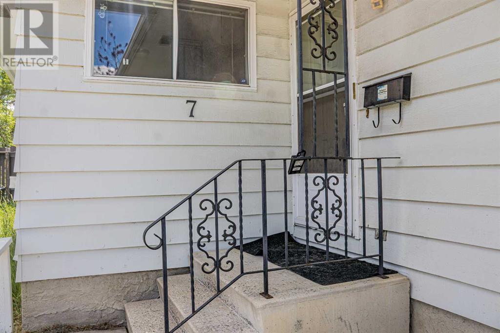 Single Family House Bungalow for Sale in  Bermuda Way NW Beddington Heights Calgary 